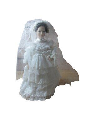 Royalton Collection Brunette Bride 16" Porcelain Doll 1998 Inc Stand
